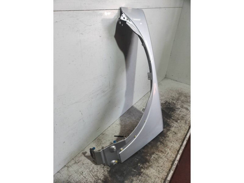 Recambio de aleta delantera izquierda para land rover discovery v6 td s referencia OEM IAM   