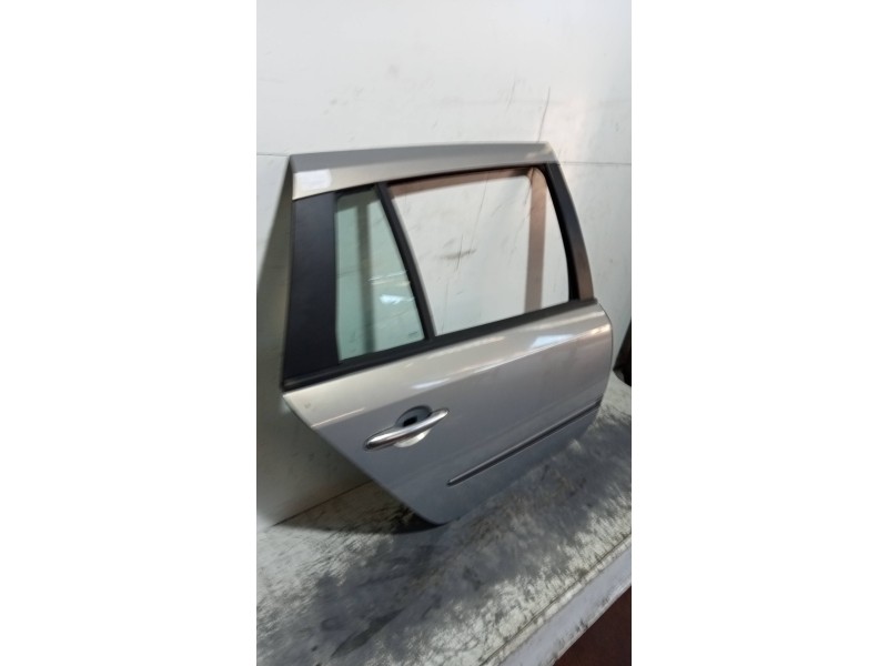 Recambio de puerta trasera derecha para renault laguna ii grandtour (kg0) dynamique luxe referencia OEM IAM   5P