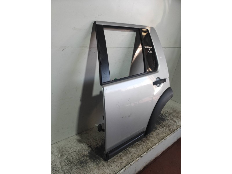 Recambio de puerta trasera izquierda para land rover discovery v6 td s referencia OEM IAM   