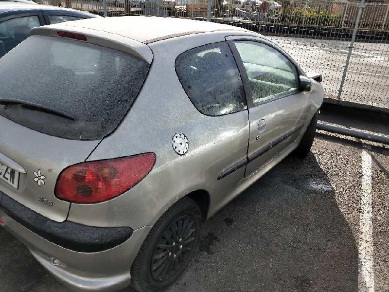 peugeot 206 berlina del año 2004