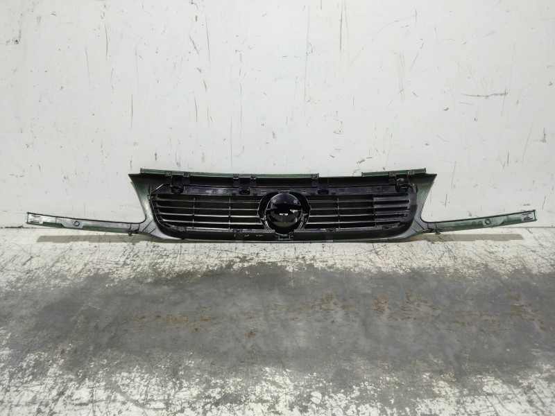 Recambio de rejilla delantera para opel astra f berlina california referencia OEM IAM   