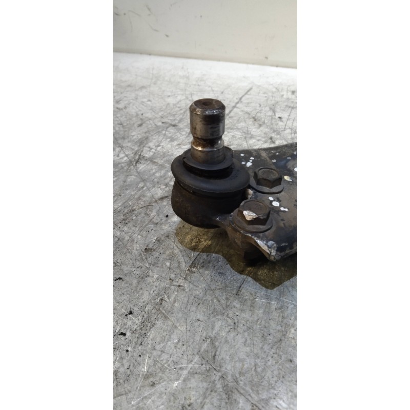 Recambio de brazo suspension inferior delantero izquierdo para citroen c3 1.4 hdi sx plus referencia OEM IAM   