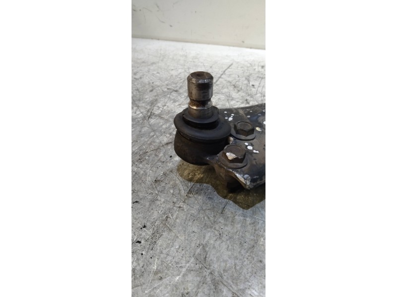 Recambio de brazo suspension inferior delantero izquierdo para citroen c3 1.4 hdi sx plus referencia OEM IAM   