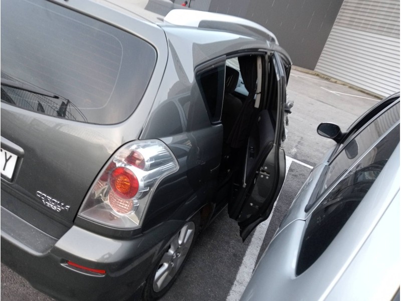 toyota corolla verso (r1) del año 2004