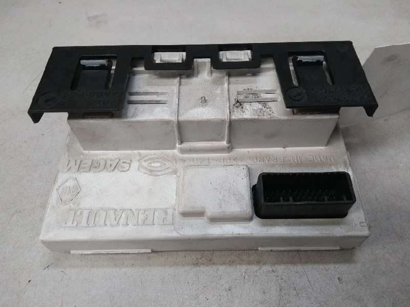 Recambio de pantalla multifuncion para renault clio ii fase ii (b/cb0) authentique referencia OEM IAM 8200380298A 216771272 NS00 Recambio de pantalla multifuncion para renault clio ii fase ii (b/cb0) authentique referencia OEM IAM 8200380298A 216771272 NS00