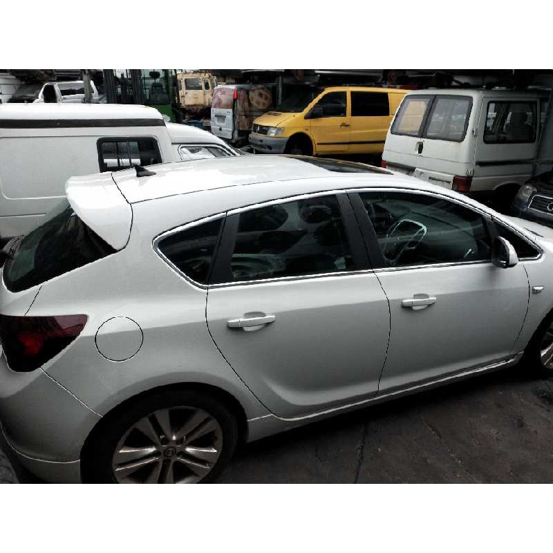 opel astra j lim. del año 2011