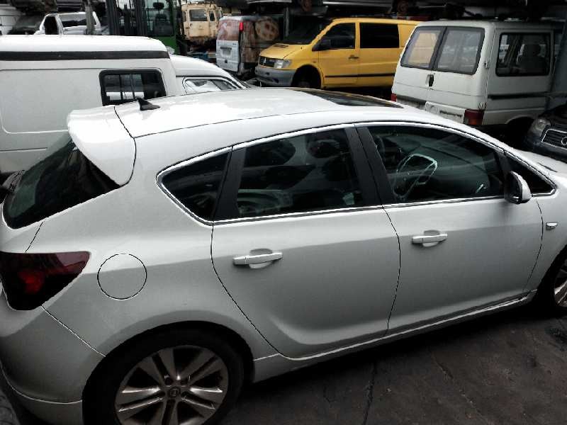 opel astra j lim. del año 2011