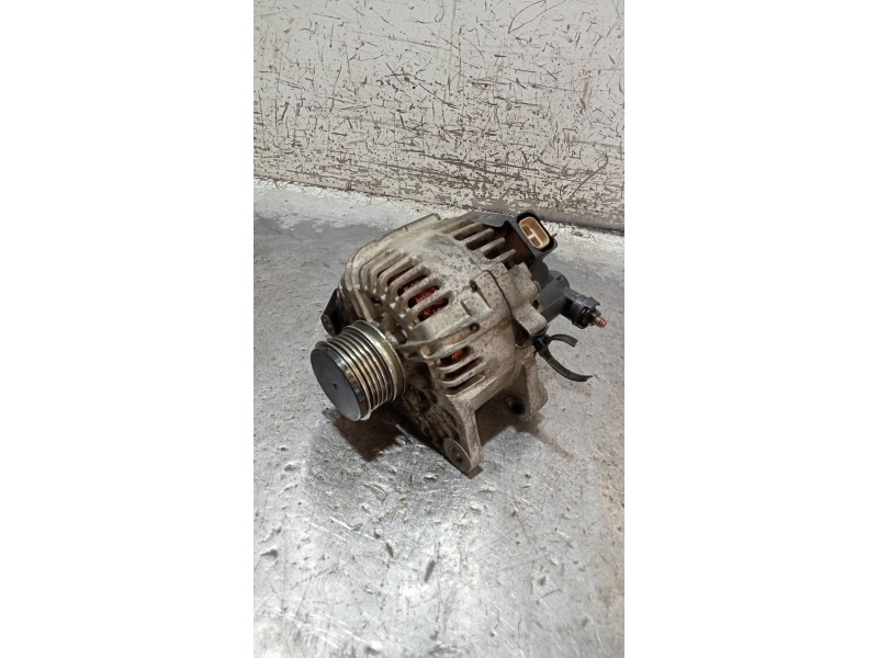 Recambio de alternador para hyundai accent (mc) gl crdi referencia OEM IAM 373002A110 2655475 