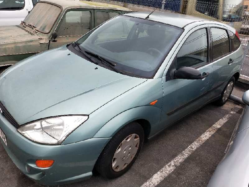 ford focus berlina (cak) del año 2000