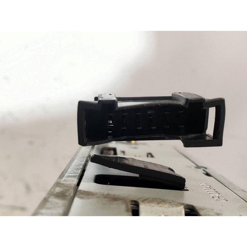 Recambio de sistema audio / radio cd para audi a3 (8p) 2.0 tdi ambiente referencia OEM IAM 8E0035111 CXCA1090L 