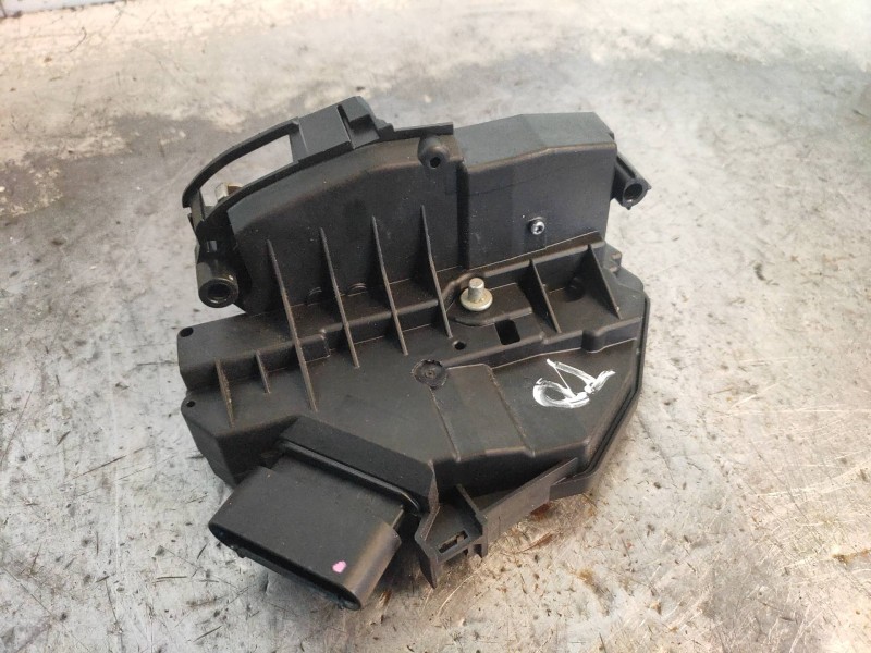 Recambio de motor cierre centralizado trasero derecho para ford kuga (cbs) 2.0 tdci cat referencia OEM IAM BM5AA26412AH 92176410