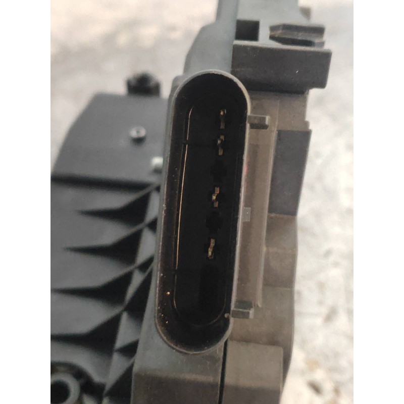 Recambio de motor cierre centralizado trasero derecho para ford kuga (cbs) 2.0 tdci cat referencia OEM IAM BM5AA26412AH 92176410