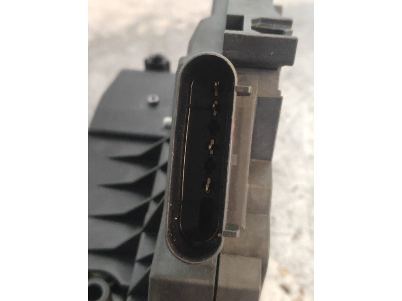 Recambio de motor cierre centralizado trasero derecho para ford kuga (cbs) 2.0 tdci cat referencia OEM IAM BM5AA26412AH 92176410