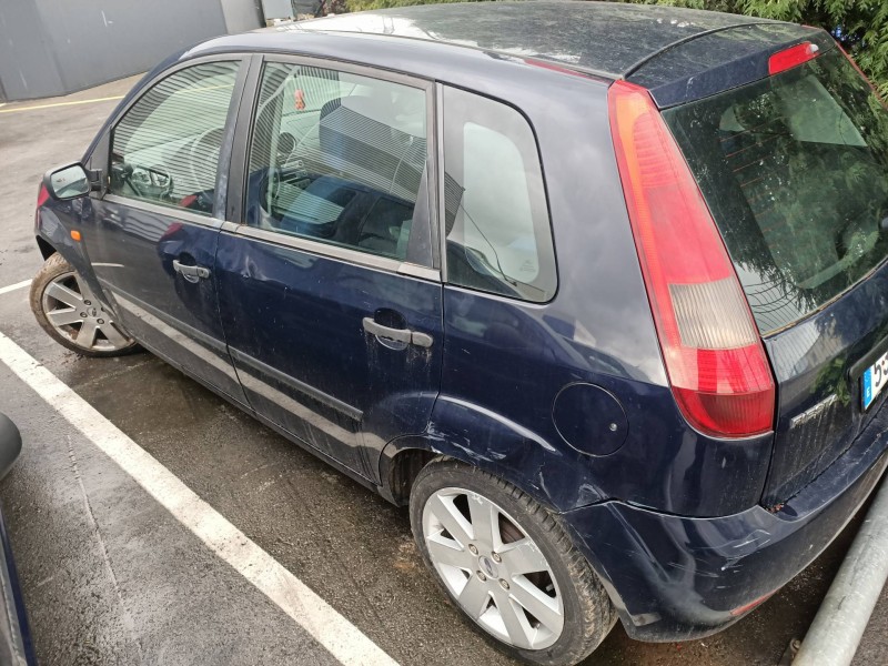 ford fiesta (cbk) del año 2004