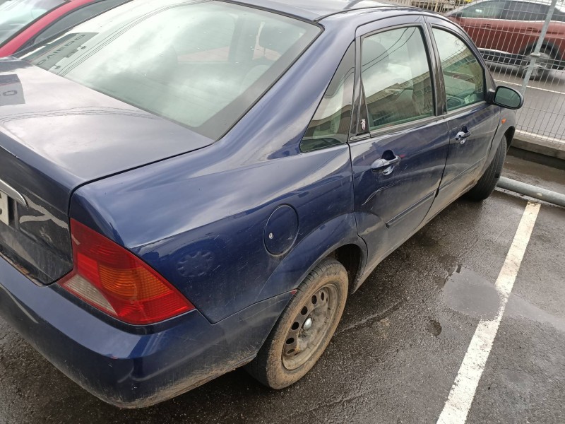 ford focus berlina (cak) del año 2000