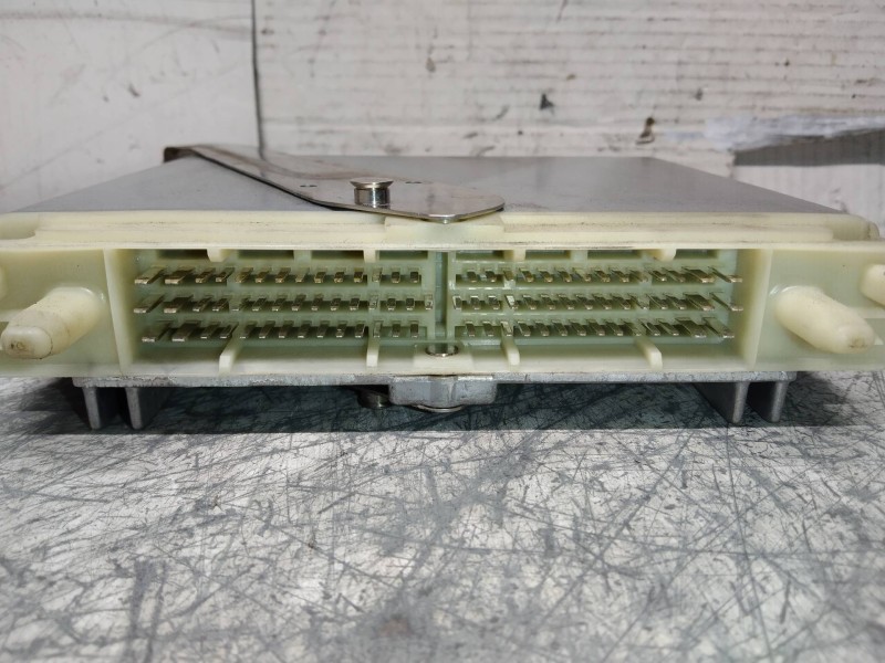 Recambio de centralita motor uce para volvo v70 familiar tdi / d referencia OEM IAM 0281001802 P09183993 1T28S3499 KN2