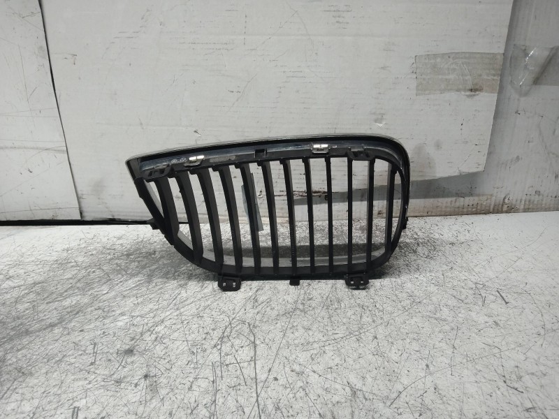 Recambio de rejilla delantera para bmw serie 1 berlina (e81/e87) 118d referencia OEM IAM 511370771299 511371286139 IZQUIERDA