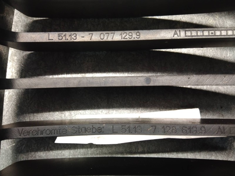 Recambio de rejilla delantera para bmw serie 1 berlina (e81/e87) 118d referencia OEM IAM 511370771299 511371286139 IZQUIERDA