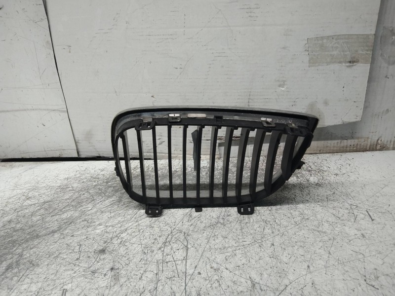 Recambio de rejilla delantera para bmw serie 1 berlina (e81/e87) 118d referencia OEM IAM 511370771309 511371286149 DERECHA