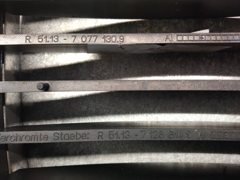 Recambio de rejilla delantera para bmw serie 1 berlina (e81/e87) 118d referencia OEM IAM 511370771309 511371286149 DERECHA