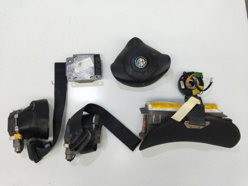 Recambio de kit airbag para alfa romeo 147 (190) 1.6 16v cat referencia OEM IAM    Recambio de kit airbag para alfa romeo 147 (190) 1.6 16v cat referencia OEM IAM