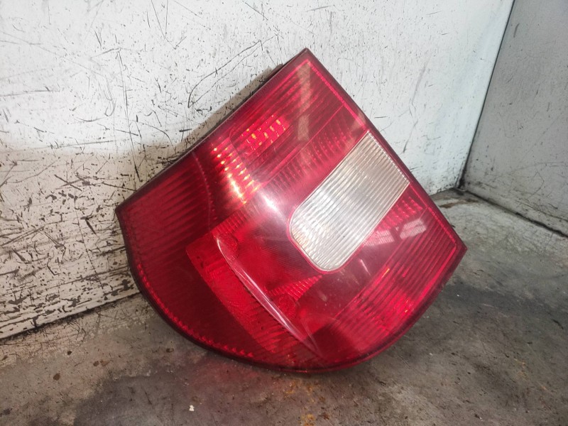 Recambio de piloto trasero izquierdo para skoda yeti active referencia OEM IAM 5L0945095 5L0945111 