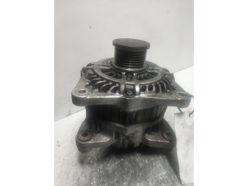 Recambio de alternador para renault koleos dynamique pack1 referencia OEM IAM 23100JG71A  