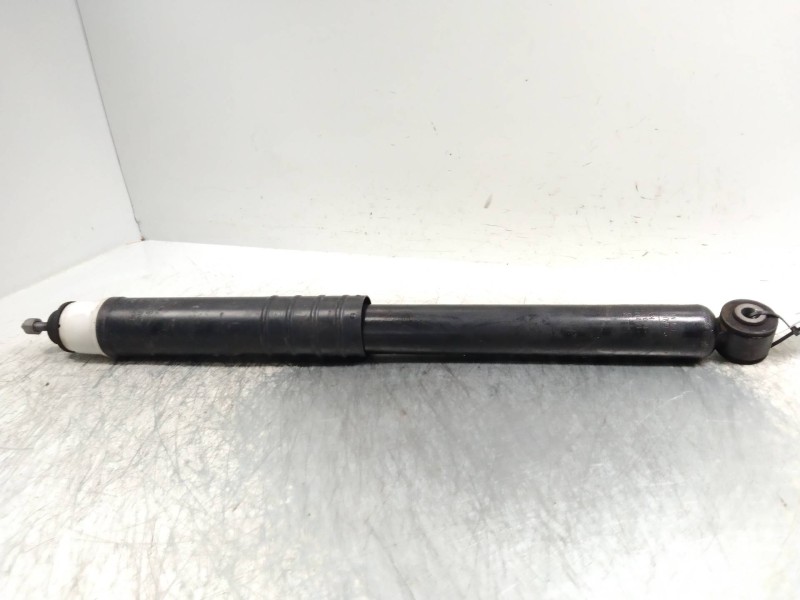 Recambio de amortiguador trasero para renault captur 0.9 energy referencia OEM IAM   