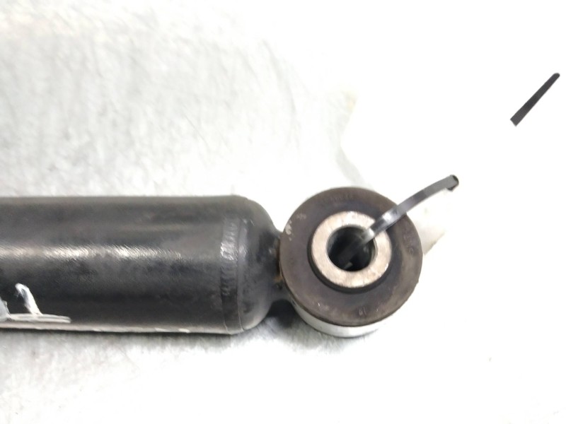 Recambio de amortiguador trasero para renault captur 0.9 energy referencia OEM IAM   