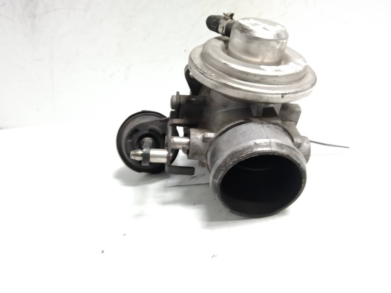 Recambio de valvula egr para volkswagen polo berlina (6n2) trendline referencia OEM IAM 038129637  