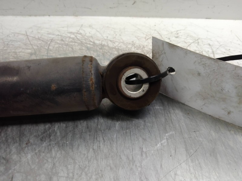 Recambio de amortiguador trasero para renault clio grandtour dynamique referencia OEM IAM   