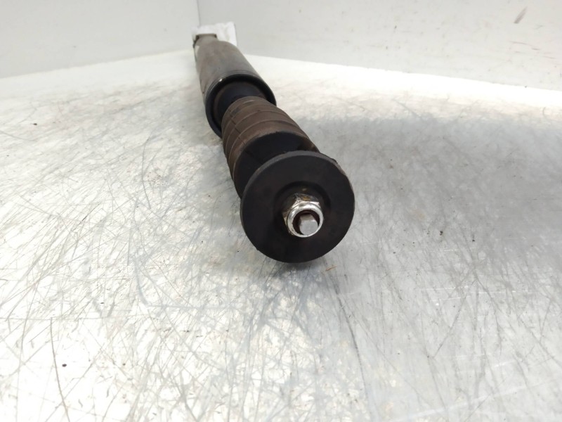 Recambio de amortiguador trasero para renault clio grandtour dynamique referencia OEM IAM   