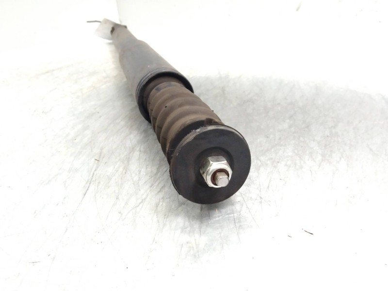 Recambio de amortiguador trasero para renault clio grandtour dynamique referencia OEM IAM   