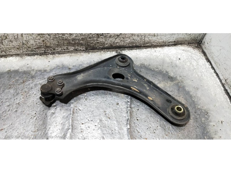 Recambio de brazo suspension inferior delantero derecho para citroen ds3 1.6 16v referencia OEM IAM   