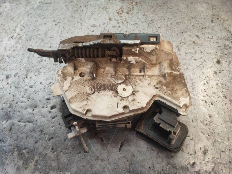 Recambio de motor cierre centralizado delantero derecho para skoda yeti active referencia OEM IAM 5K1837016B  