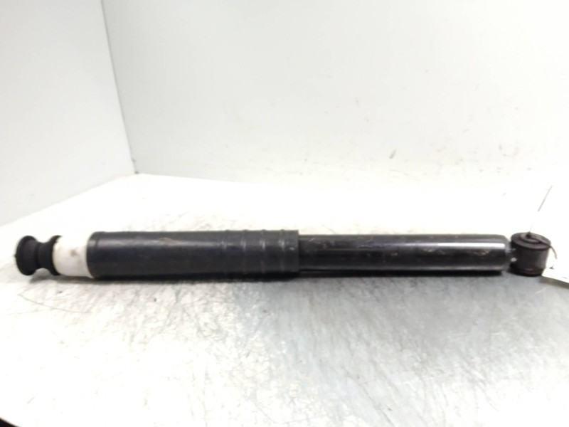 Recambio de amortiguador trasero para renault clio iv 1.5 dci diesel fap referencia OEM IAM   