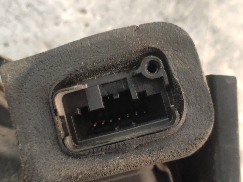 Recambio de motor cierre centralizado trasero derecho para skoda yeti active referencia OEM IAM 5K4839016F  