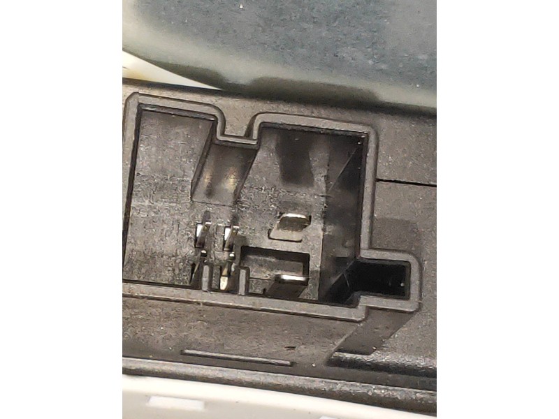 Recambio de elevalunas delantero derecho para skoda yeti active referencia OEM IAM 8K0959812  