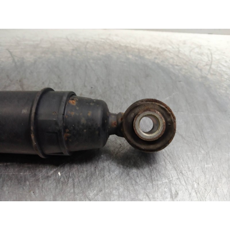 Recambio de amortiguador trasero para renault rapid/express (f40) 1.9 d familiar (f40p) referencia OEM IAM    Recambio de amortiguador trasero para renault rapid/express (f40) 1.9 d familiar (f40p) referencia OEM IAM