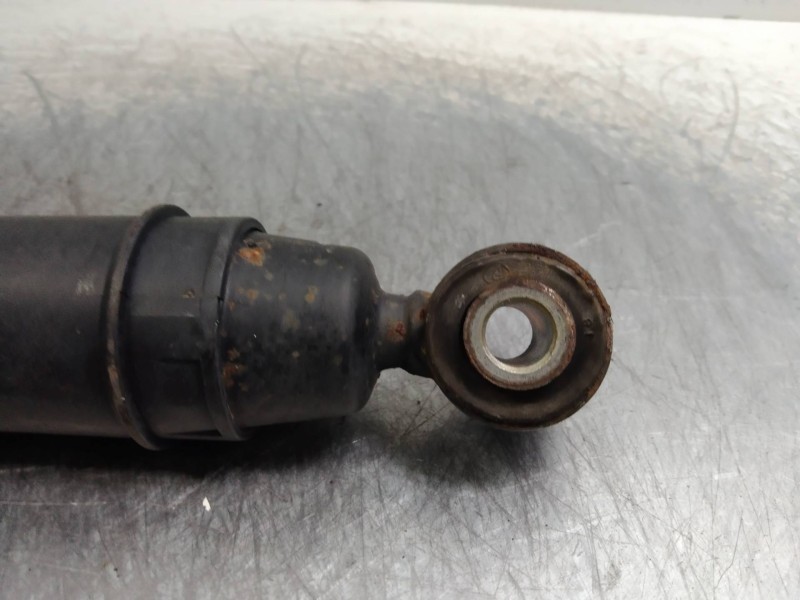 Recambio de amortiguador trasero para renault rapid/express (f40) 1.9 d familiar (f40p) referencia OEM IAM    Recambio de amortiguador trasero para renault rapid/express (f40) 1.9 d familiar (f40p) referencia OEM IAM