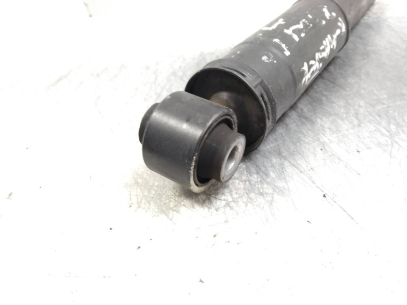 Recambio de amortiguador trasero para renault master pritsche/fgst 2.3 dci diesel cat referencia OEM IAM   