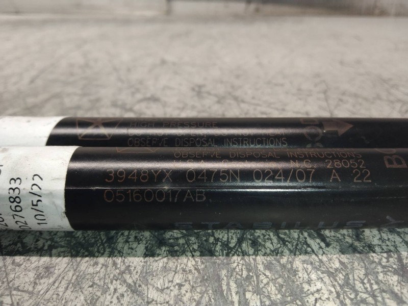 Recambio de amortiguadores maletero / porton para dodge caliber se referencia OEM IAM 05160017AB  