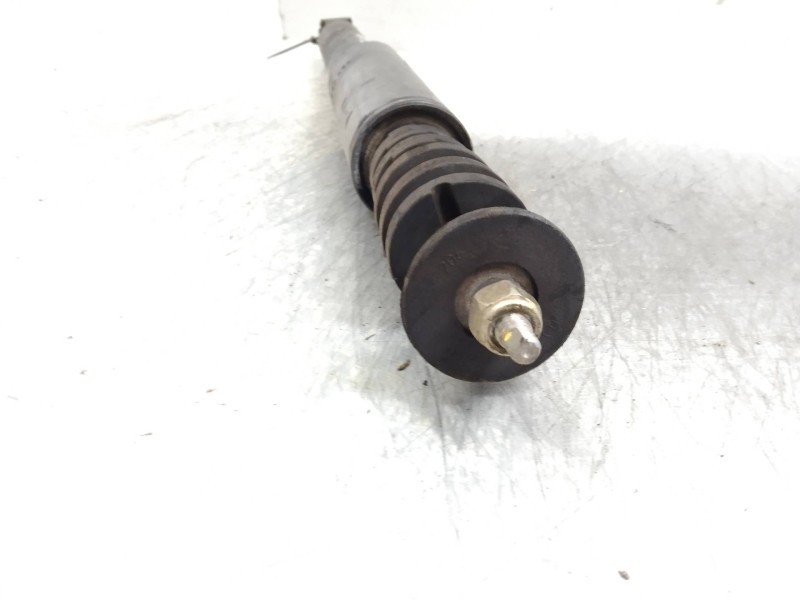 Recambio de amortiguador trasero para renault modus 1.4 16v referencia OEM IAM   