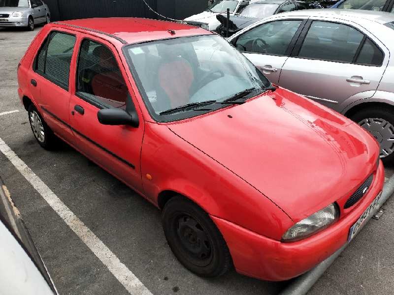 ford fiesta berlina del año 1998