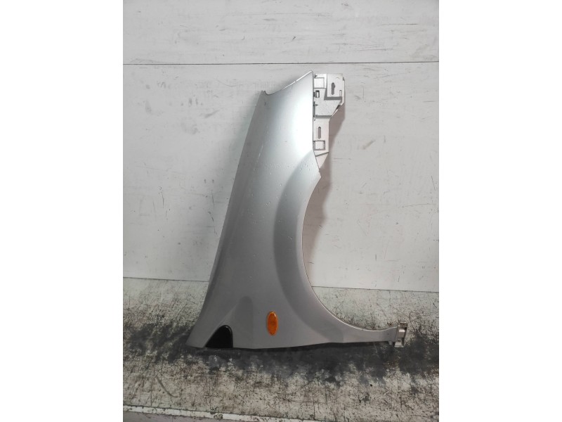 Recambio de aleta delantera derecha para nissan almera tino (v10m) ambience referencia OEM IAM   