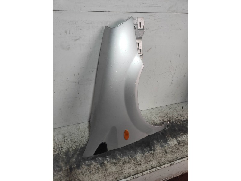 Recambio de aleta delantera derecha para nissan almera tino (v10m) ambience referencia OEM IAM   