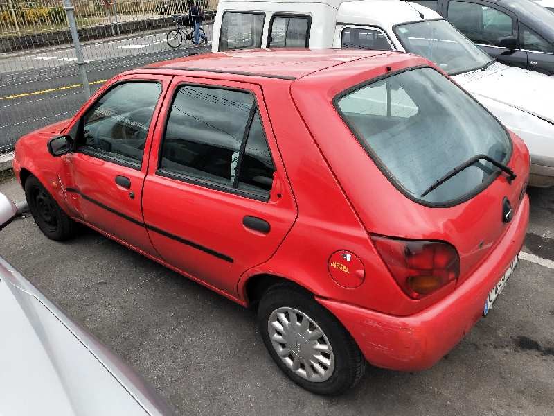 ford fiesta berlina del año 1998
