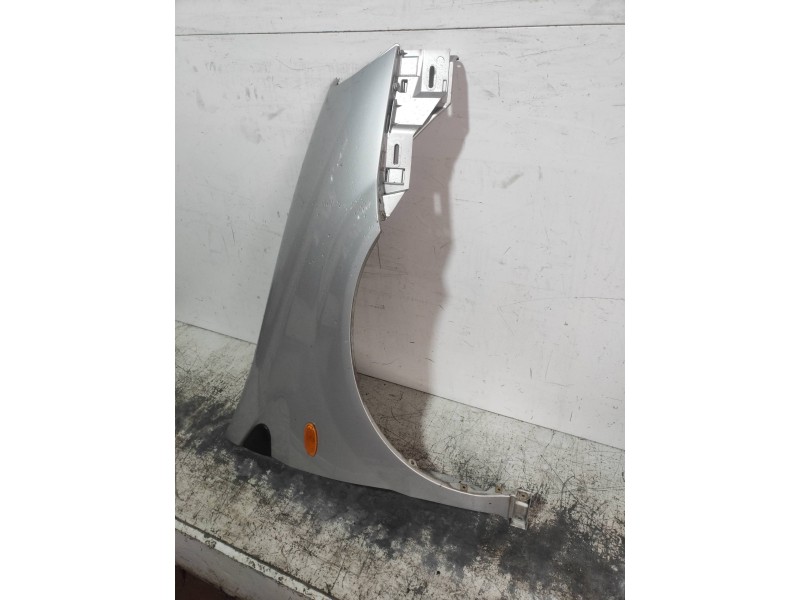 Recambio de aleta delantera derecha para nissan almera tino (v10m) ambience referencia OEM IAM   