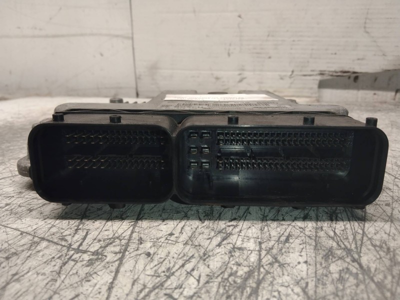 Recambio de centralita motor uce para opel insignia berlina cosmo referencia OEM IAM 0281015774 55573539 00RD