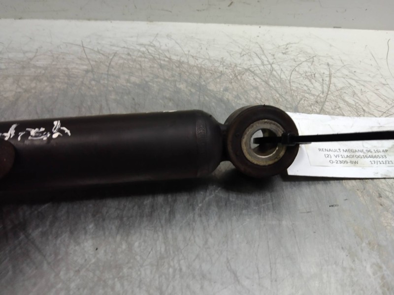 Recambio de amortiguador trasero para renault megane i classic (la0) 1.6e alize referencia OEM IAM   